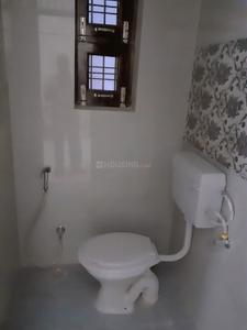 Bathroom Image of 800 Sq.ft 2 BHK Apartment / Flat for rent in Hazratganj Lucknow for Rs. 16000