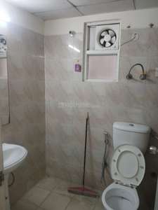 Bathroom Image of 1950 Sq.ft 4 BHK Apartment / Flat for rent in Gaursons 16th Park View, Yeida Greater Noida for Rs. 25000