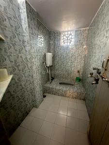Bathroom Image of 800 Sq.ft 2 BHK Independent House for rent in Sudama Nagar Indore for Rs. 15000