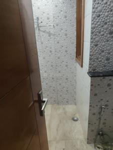 Bathroom Image of 800 Sq.ft 1 BHK Builder Floor for rent in Uday Park New Delhi for Rs. 50000