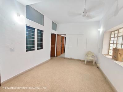 Hall Image of 1500 Sq.ft 3 BHK Apartment / Flat for rent in Sayajiganj Vadodara for Rs. 15000