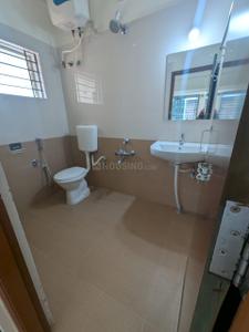 Bathroom Image of 1000 Sq.ft 1 BHK Builder Floor for rent in Koramangala Bengaluru for Rs. 28000