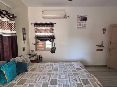 Bedroom Image of 1800 Sq.ft 3 BHK Apartment / Flat for sale in Thaltej Ahmedabad for Rs. 13500000