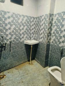 Bathroom Image of 500 Sq.ft 2 BHK Apartment / Flat for rent in New Ashok Nagar New Delhi for Rs. 16000