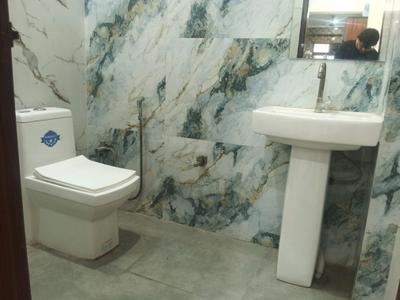 Common Bathroom Image of 1000 Sq.ft 2 BHK Builder Floor for rent in Sector 110A Gurgaon for Rs. 21000