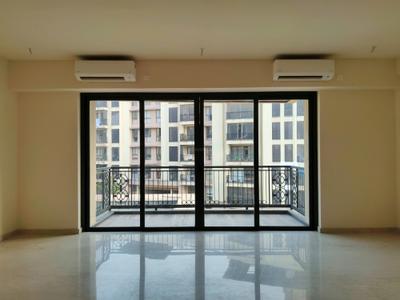Living Room Image of 2200 Sq.ft 4 BHK Apartment / Flat for sale in Lodha Sterling, Thane West Thane for Rs. 40000000