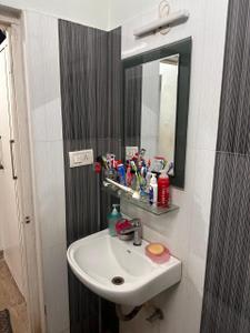 Bathroom Image of 2200 Sq.ft 3.5 BHK Builder Floor for rent in Thiruvanmiyur Chennai for Rs. 65000