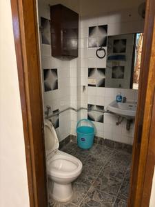 Bathroom Image of 1200 Sq.ft 2 BHK Builder Floor for rent in Hauz Khas New Delhi for Rs. 75000