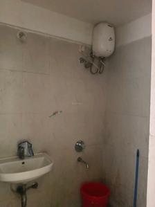 Common Bathroom One Image of 909 Sq.ft 2 BHK Apartment / Flat for sale in Lodha Casa Rio, Palava Phase 1 Thane for Rs. 4900000