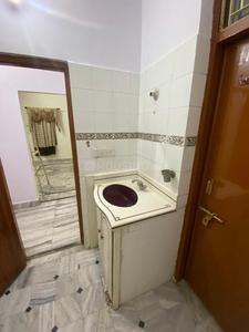 Bathroom Image of 1200 Sq.ft 2 BHK Builder Floor for rent in Vrindavan Yojana Lucknow for Rs. 13000