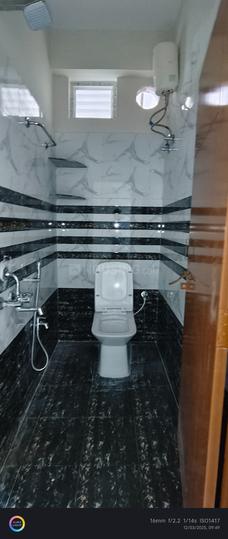 TR RENTALS Bathroom 1