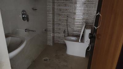 Bathroom Image of 1550 Sq.ft 3 BHK Apartment / Flat for rent in Gola Road Patna for Rs. 24000