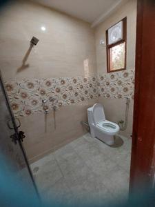 Bathroom Image of 1250 Sq.ft 3 BHK Builder Floor for rent in Sector 23 Dwarka New Delhi for Rs. 30000