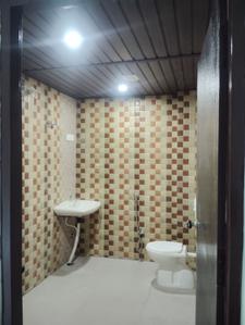 Bathroom Image of 450 Sq.ft 1 RK Builder Floor for rent in Ayodhya Bypass Bhopal for Rs. 3500