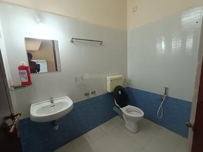 Bathroom Image of 1400 Sq.ft 2 BHK Independent House for rent in Maradu Kochi for Rs. 22000