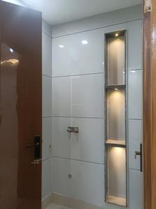 Common Bathroom Image of 1350 Sq.ft 4 BHK Apartment / Flat for sale in Sector 24 Rohini New Delhi for Rs. 11500000