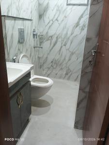 Bathroom Image of 1000 Sq.ft 3 BHK Independent House for rent in Arjun Nagar New Delhi for Rs. 60000