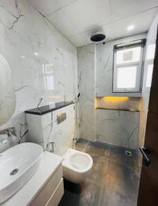 Bathroom Image of 661 Sq.ft 1 BHK Apartment / Flat for rent in Goel Ganga Legend Building B6, Bavdhan Pune for Rs. 12000