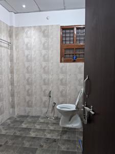 Bathroom Image of 2152 Sq.ft 2 BHK Builder Floor for rent in Gomti Nagar Lucknow for Rs. 18000