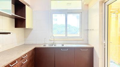 Kitchen Image of 2800 Sq.ft 3 BHK Apartment / Flat for sale in Emaar The Palm Springs, DLF Phase 5 Gurgaon for Rs. 105000000