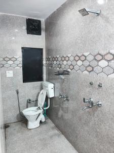 Bathroom Image of 900 Sq.ft 2 BHK Builder Floor for rent in  Dayanand Colony RWA, Lajpat Nagar New Delhi for Rs. 30000