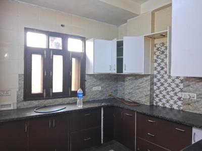 Kitchen Image of 1350 Sq.ft 3 BHK Builder Floor for sale in Paschim Vihar New Delhi for Rs. 25000000