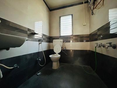 Bathroom Image of 1500 Sq.ft 3 BHK Apartment / Flat for rent in Mittal Sun Empire, Anand Nagar, Sinhagad Road Pune for Rs. 40000