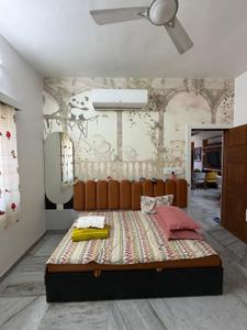 Bedroom Image of 2700 Sq.ft 3.5 BHK Apartment / Flat for sale in Maninagar Ahmedabad for Rs. 13000000