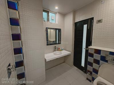 Bathroom Image of 1500 Sq.ft 3 BHK Builder Floor for rent in Sector 52 Noida for Rs. 50000