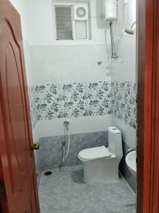 Bathroom Image of 1300 Sq.ft 2.5 BHK Builder Floor for rent in Humayun Nagar Hyderabad for Rs. 30000