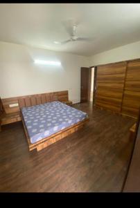 Bedroom Image of 1000 Sq.ft 3 BHK Apartment / Flat for rent in Takshashila Air, Ellisbridge Ahmedabad for Rs. 47000