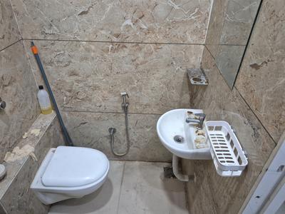 Bathroom Image of 450 Sq.ft 1 BHK Builder Floor for rent in Mahalakshmi Nagar Indore for Rs. 17000