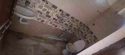 Bathroom Image of 1420 Sq.ft 3 BHK Apartment / Flat for sale in Vasu Sri Sunrise, Gundlapochampalli Hyderabad for Rs. 8000000