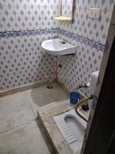Bathroom Image of 1100 Sq.ft 3 BHK Independent House for rent in Govindpuri New Delhi for Rs. 20000