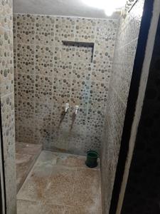 Bathroom Image of 600 Sq.ft 3 BHK Independent House for rent in Alambagh Lucknow for Rs. 11000