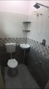 Bathroom Image of 350 Sq.ft 1 RK Builder Floor for rent in Jayanagar Bengaluru for Rs. 12000