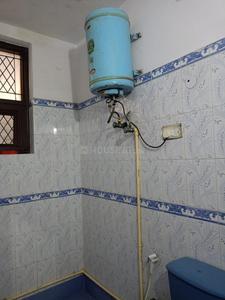 Bathroom Image of 900 Sq.ft 1 BHK Independent House for rent in Sector 28 Noida for Rs. 19000