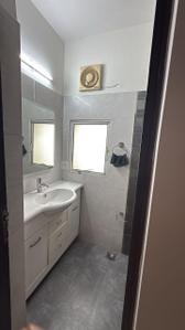 Bathroom Image of 1415 Sq.ft 3 BHK Apartment / Flat for rent in DLF Carlton Estate, Sector 53 Gurgaon for Rs. 80000
