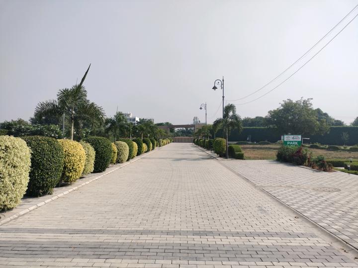 Mansha Oaks Main Image 1