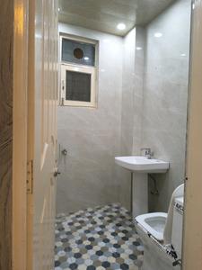Common Bathroom Image of 1350 Sq.ft 3 BHK Builder Floor for sale in Indirapuram Ghaziabad for Rs. 10800000