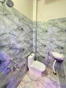 Bathroom Image of 600 Sq.ft 1 BHK Independent House for rent in Vrindavan Yojana Lucknow for Rs. 8000