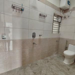 Bathroom Image of 910 Sq.ft 2 BHK Apartment / Flat for rent in Kasturi Nagar Bengaluru for Rs. 35000