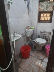 Bathroom Image of 600 Sq.ft 2 BHK Apartment / Flat for rent in Govindpuram Ghaziabad for Rs. 8500