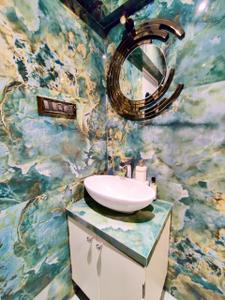 Bathroom Image of 932 Sq.ft 3 BHK Apartment / Flat for sale in DSS Tivon Park, Ghatkopar West Mumbai for Rs. 45000000