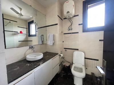 Bathroom Image of 4500 Sq.ft 4 BHK Builder Floor for sale in Panchsheel Enclave New Delhi for Rs. 85000000