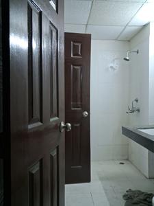 Common Bathroom Image of 1685 Sq.ft 3 BHK Apartment / Flat for sale in Paramount Floraville, Kulesara Noida for Rs. 21000000