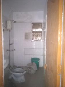 Common Bathroom Two Image of 1500 Sq.ft 3 BHK Apartment / Flat for sale in Sarita Vihar New Delhi for Rs. 30000000