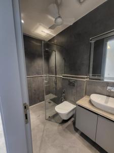 Bathroom Image of 2700 Sq.ft 4 BHK Builder Floor for sale in DLF City Phase 1, DLF Phase 1 Gurgaon for Rs. 47100000