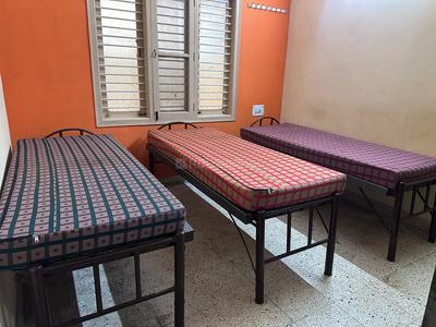 Bedroom Image of Sri padmavati deluxe PG for gents in Domlur Layout, Bangalore