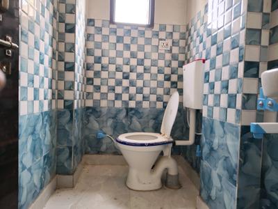 Common Bathroom Image of 900 Sq.ft 3 BHK Apartment / Flat for sale in DLF Ankur Vihar Ghaziabad for Rs. 3000000